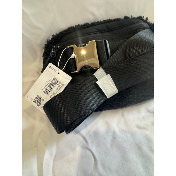 Everywhere Belt Bag Fleece - Picture 5 of 6